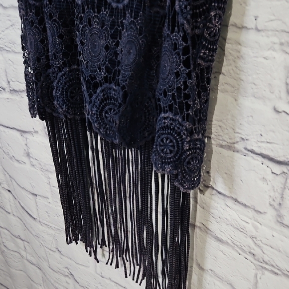 Gimmicks by BKE Lace Fringe Tank Top - Picture 7 of 8